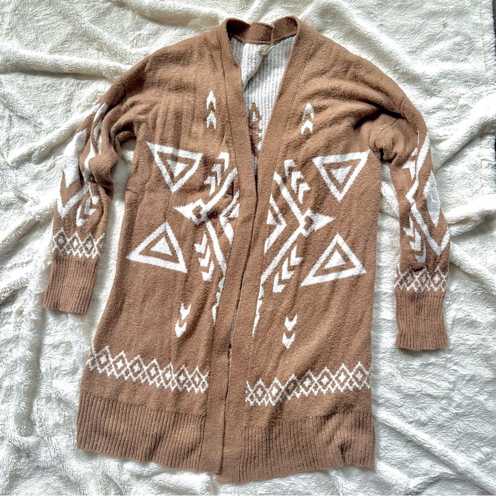 KAISLEY Aztec Print Cozy Soft Cardigan Tan and White size L
